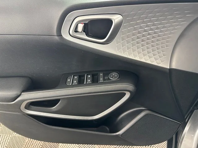Used 2025  Kia LX image 20