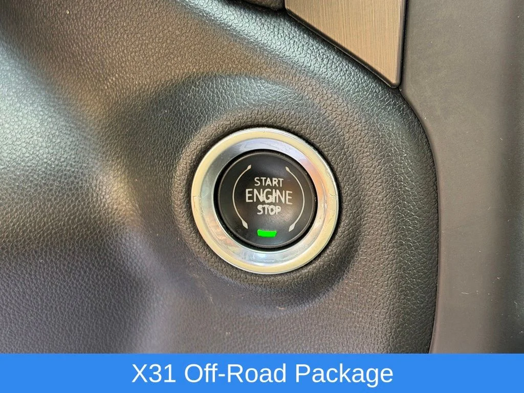 Used 2020 White GMC AT4 image 14