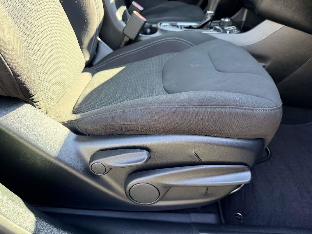 Used 2020 Black Jeep Latitude image 8