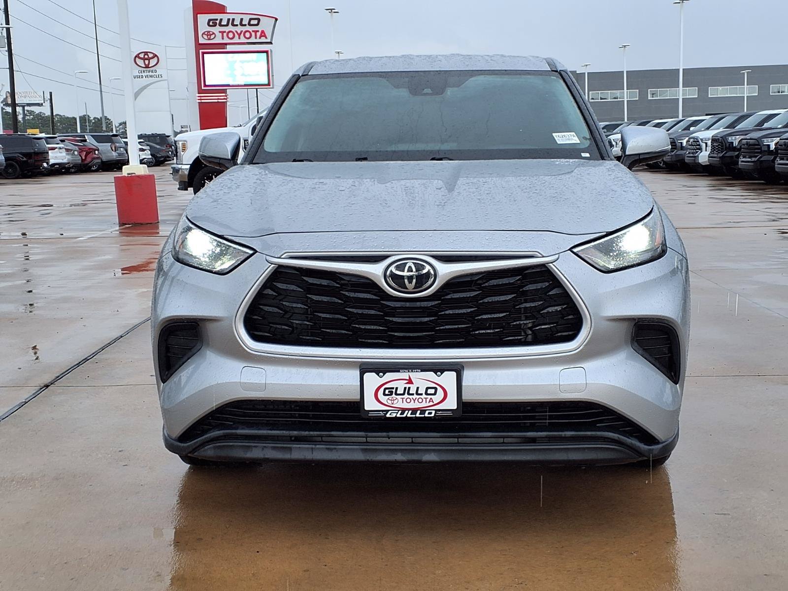 Used 2022 Celestial Silver Metallic Toyota L image 4