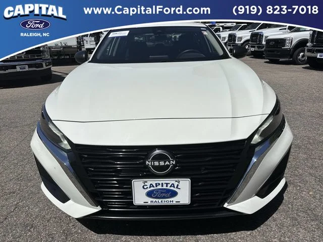 Used 2025 White Nissan 2.5 SV image 10
