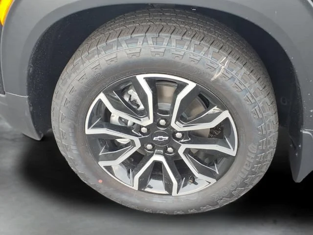 New 2026 Mosaic Black Metallic Chevrolet ACTIV image 16