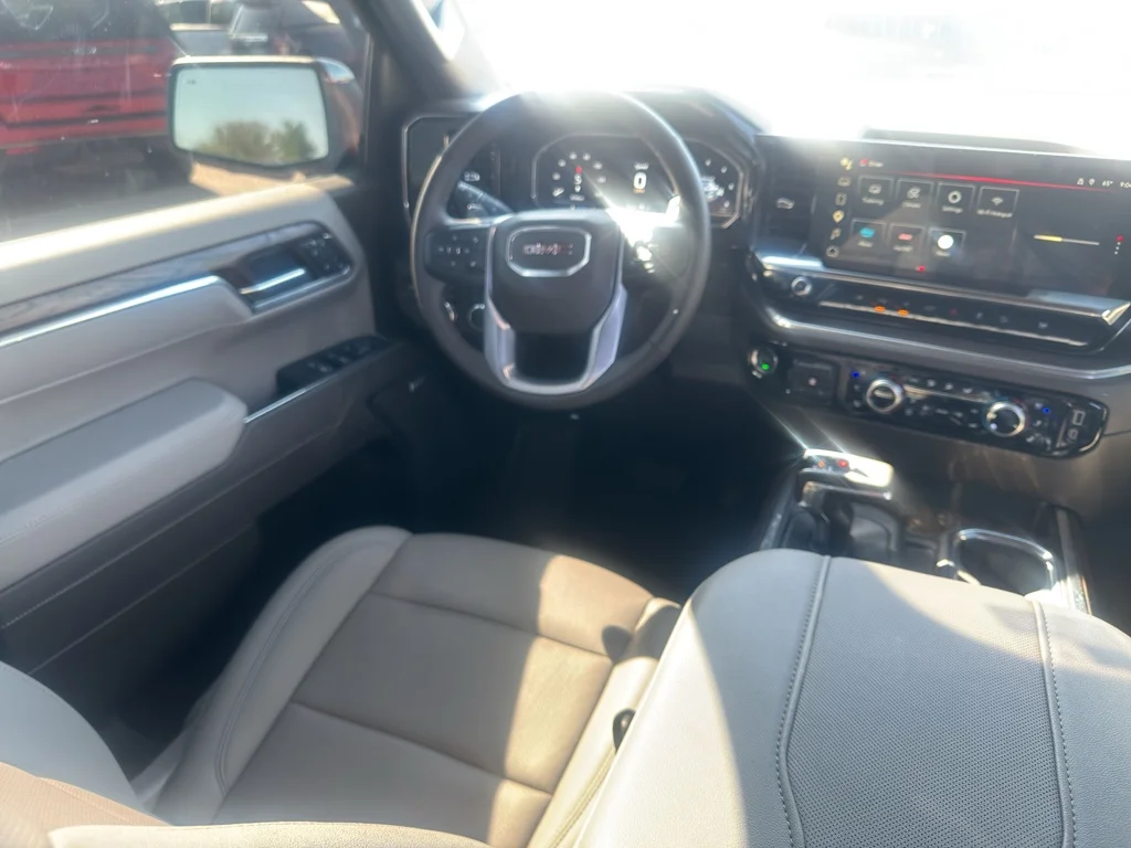 Used 2025 Volcanic Red Tintcoat GMC SLT image 21
