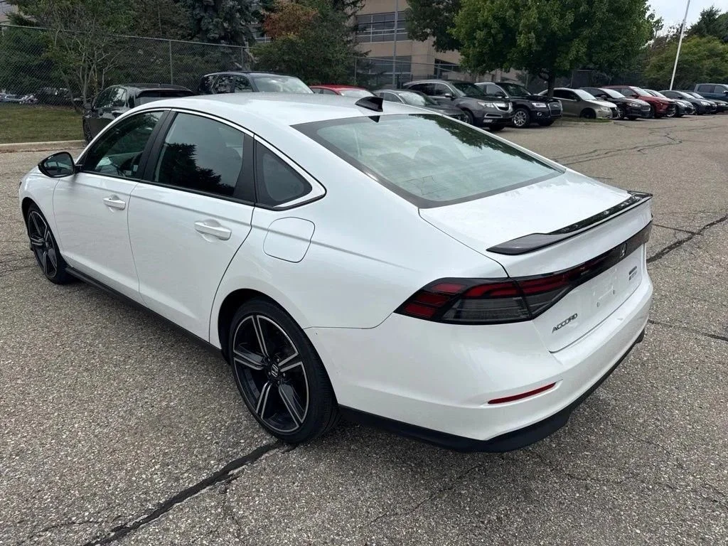 Used 2023 Platinum White Pearl Honda Sport image 10