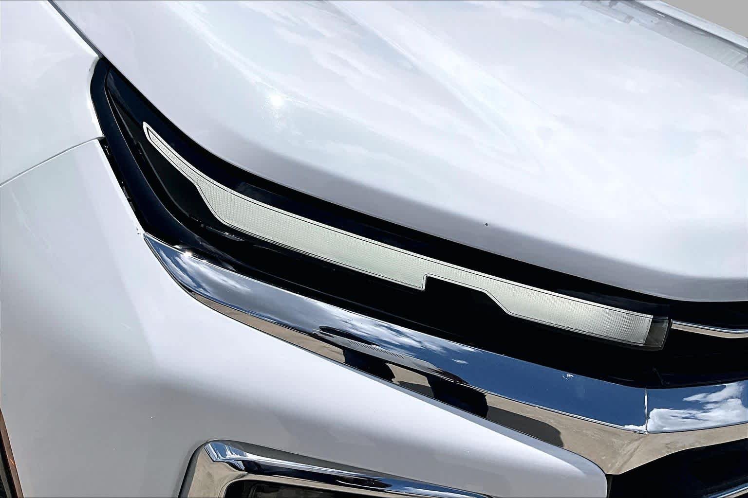 Used 2026 Summit White Chevrolet LT image 28