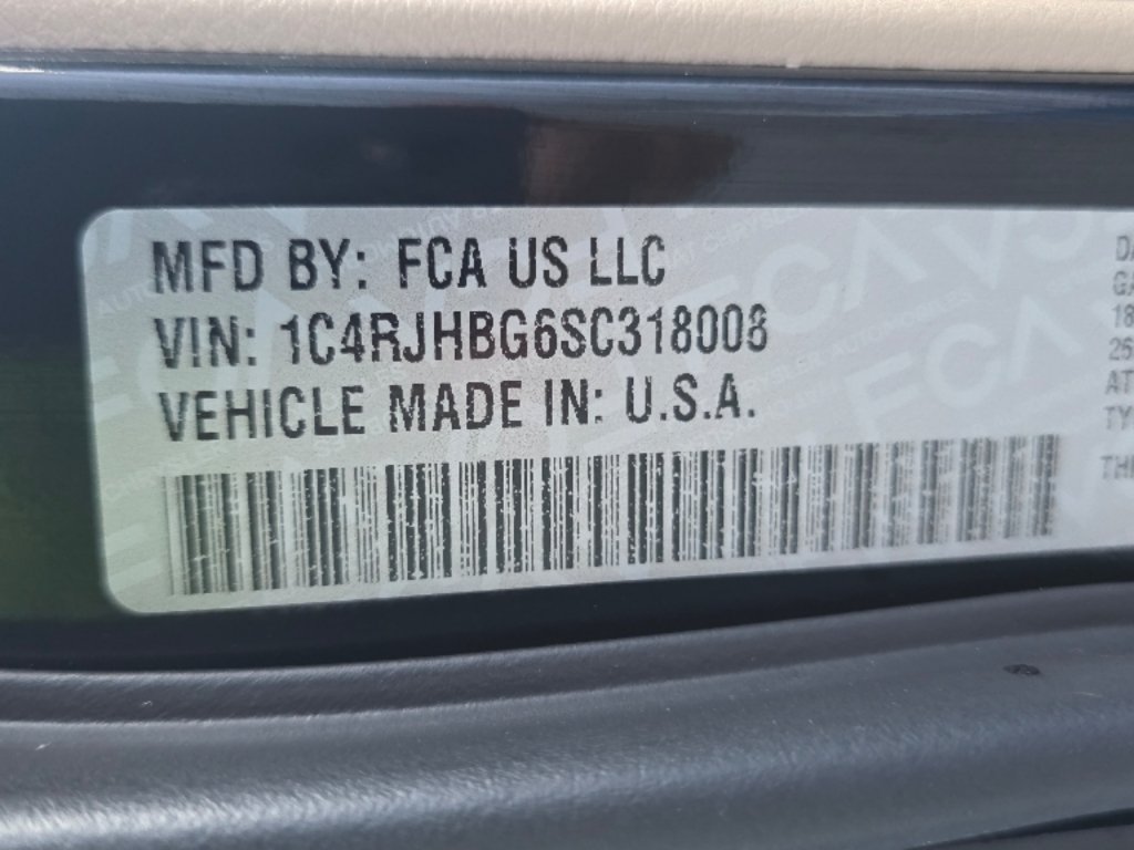Certified Used 2025 Diamond Black Crystal Pearl Coat Jeep Limited image 37