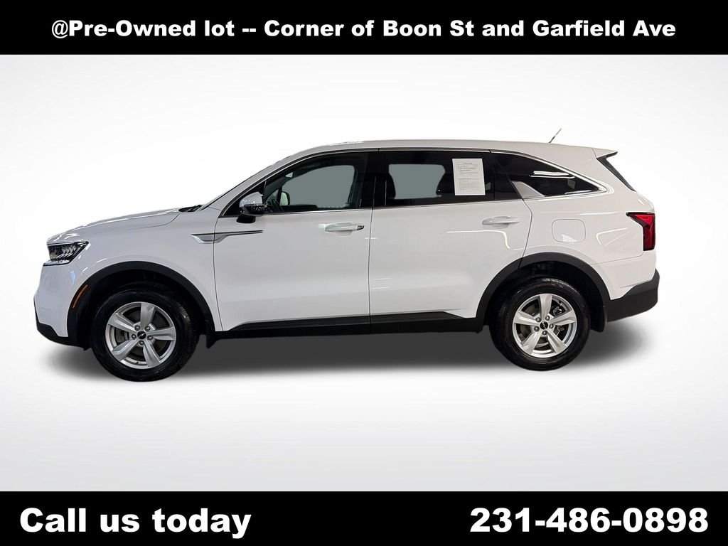 Used 2022 White Kia LX image 2