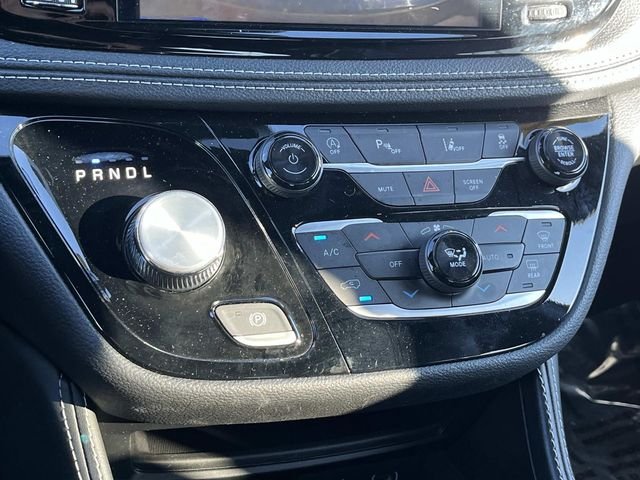 Used 2025 Black Chrysler Limited image 32