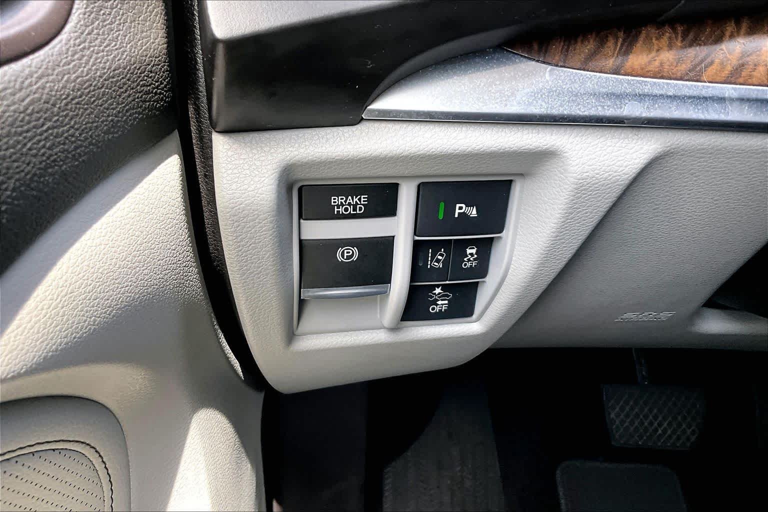 Used 2020 Lunar Silver Metallic Acura w/Technology Pkg image 33