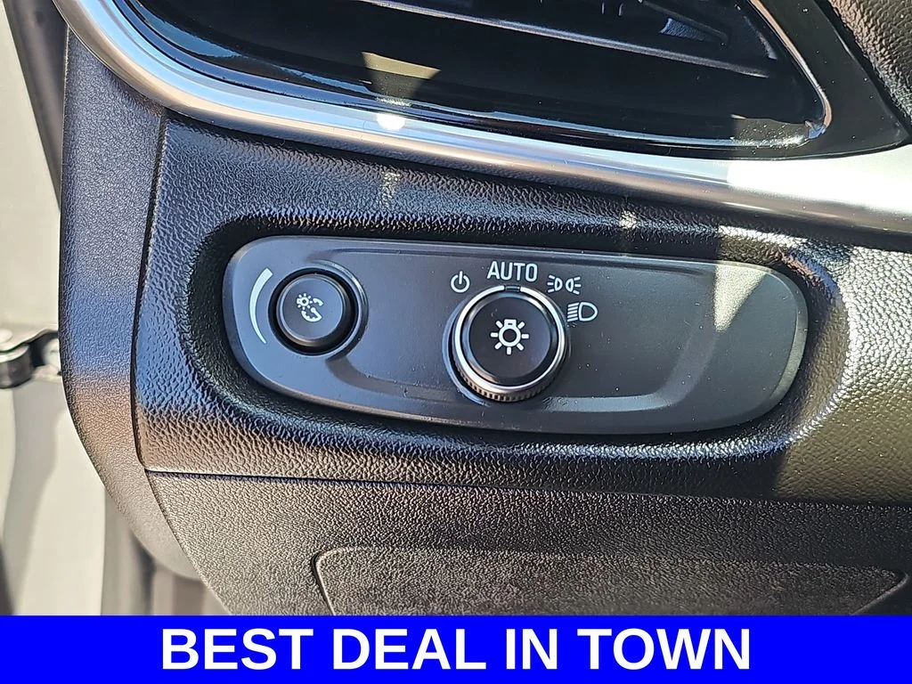 Used 2018 Silver Chevrolet Premier image 25