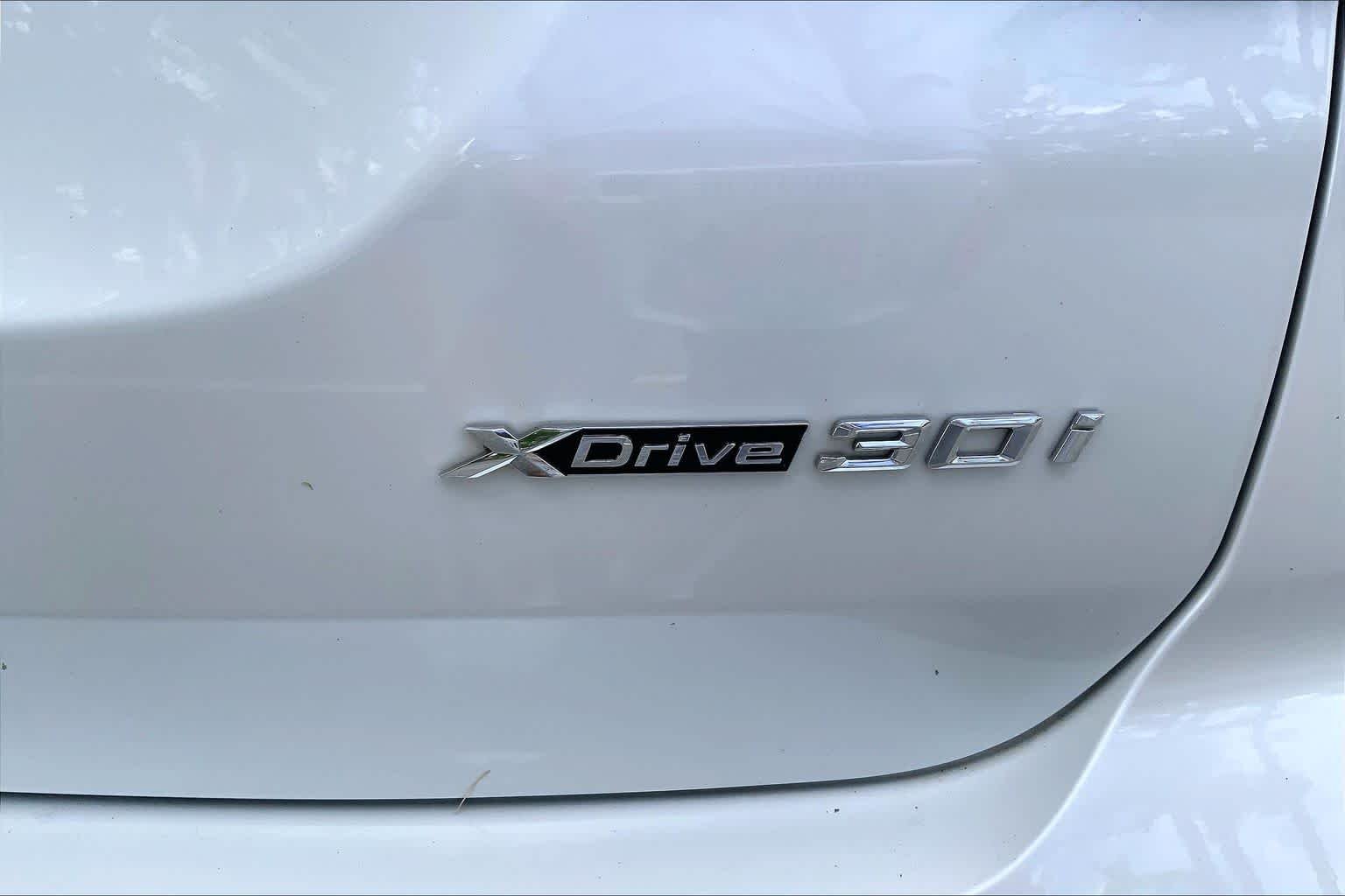 Used 2022 Mineral White Metallic BMW xDrive30i image 9