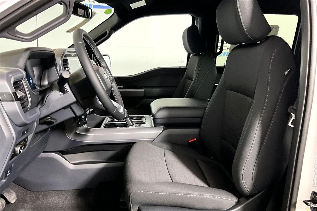 New 2026 Oxford White Ford XLT image 9