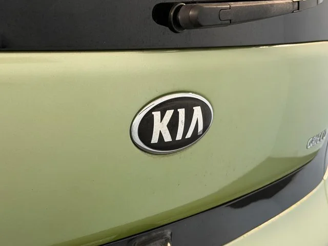 Used 2015 Green Kia Base image 12
