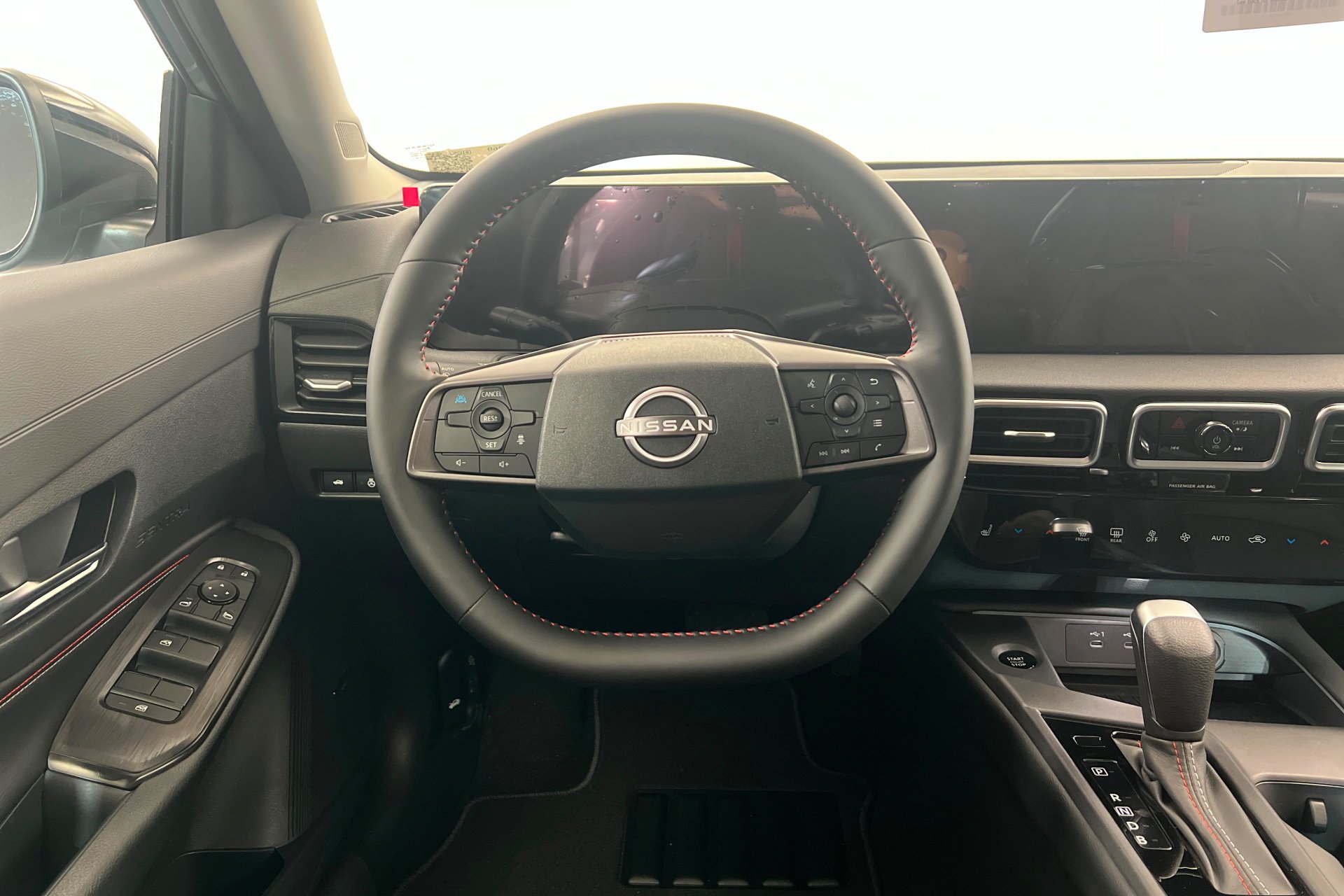 New 2026 Atlantic Gray Metallic / Super Black Two-tone Nissan SR image 13