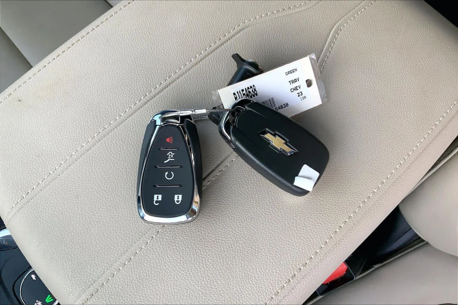 Used 2023 Silver Sage Metallic Chevrolet LT Leather image 13