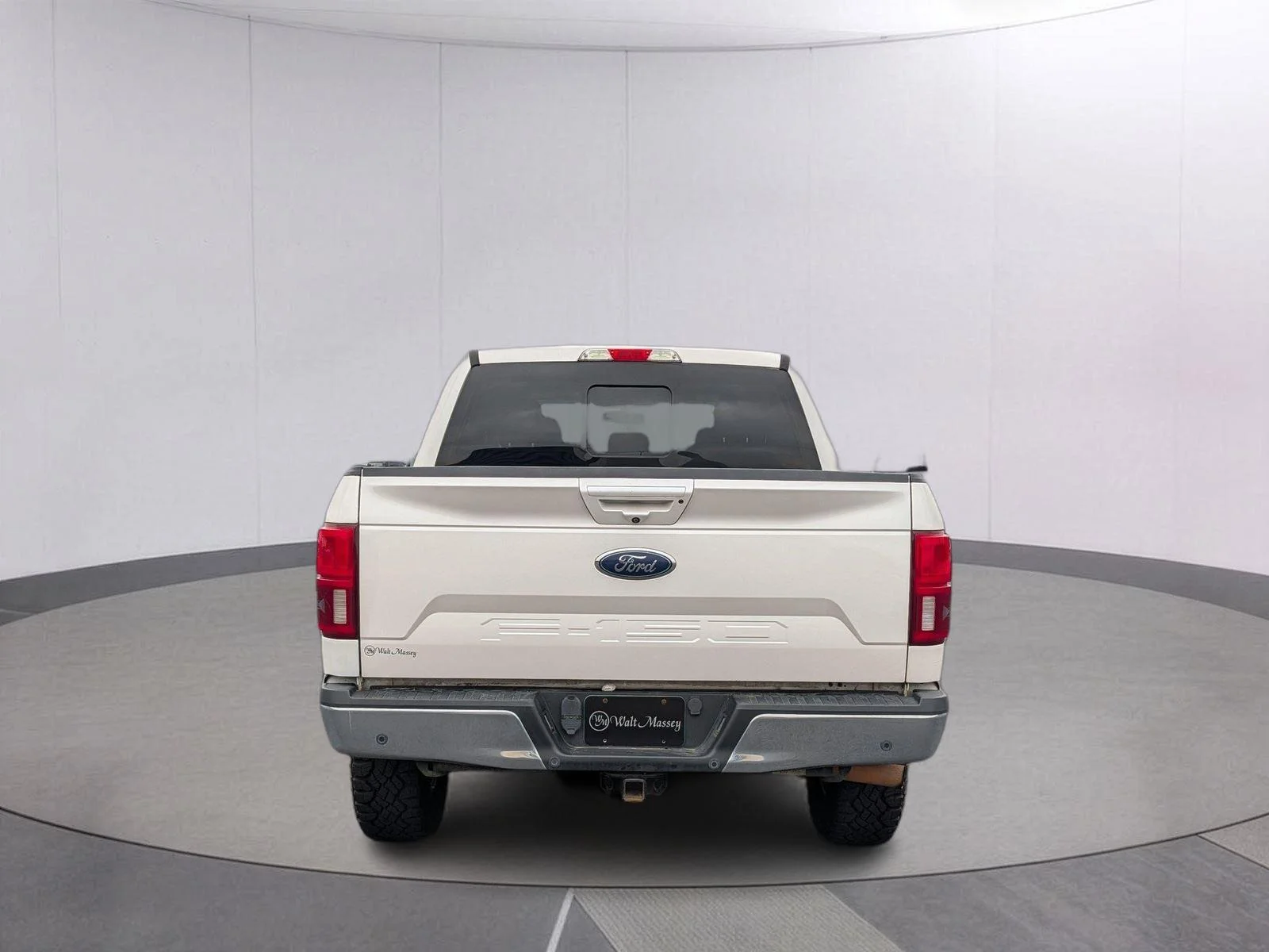 Used 2018 White Platinum Metallic Tri-Coat Ford LARIAT image 4