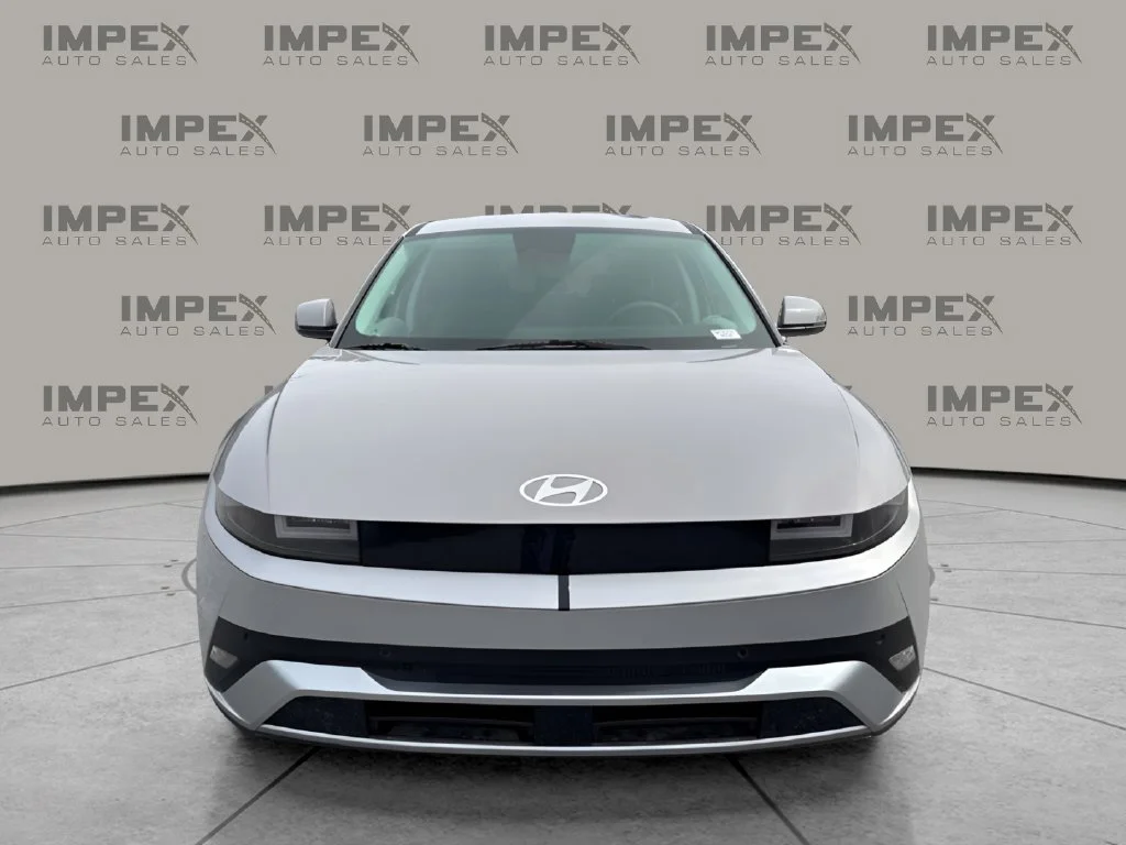 Used 2025 Gray Hyundai SE image 8