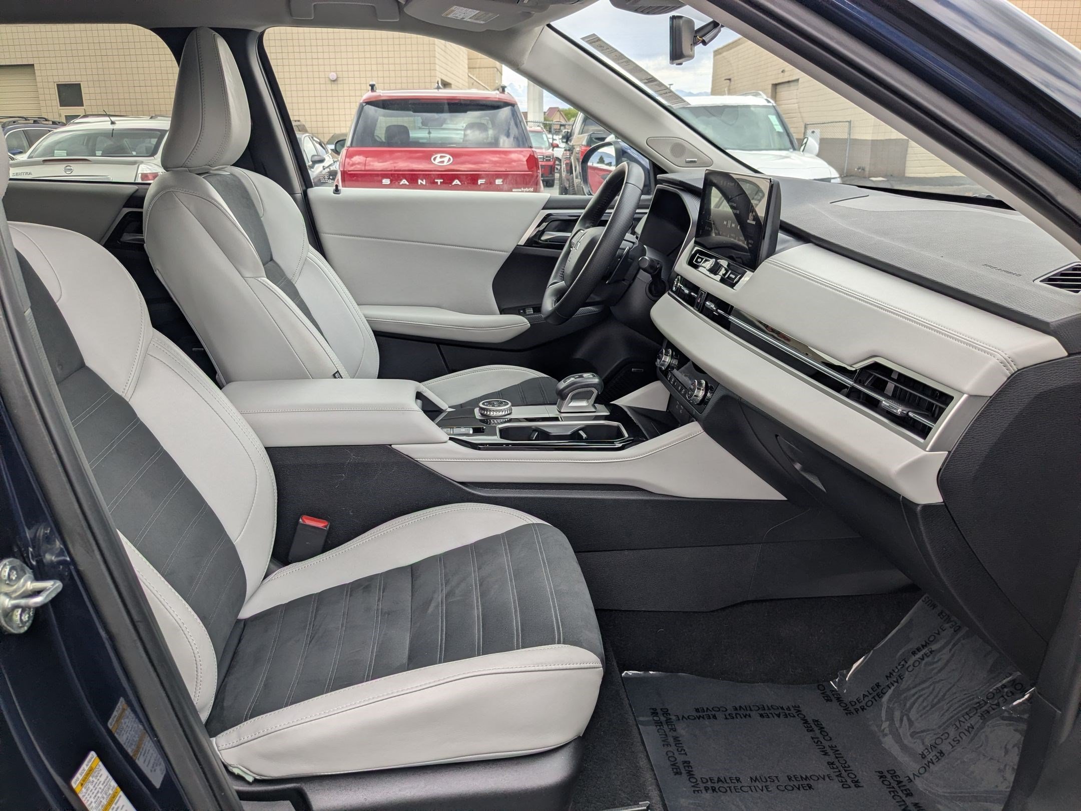 Used 2025 Silver Mitsubishi SE image 32