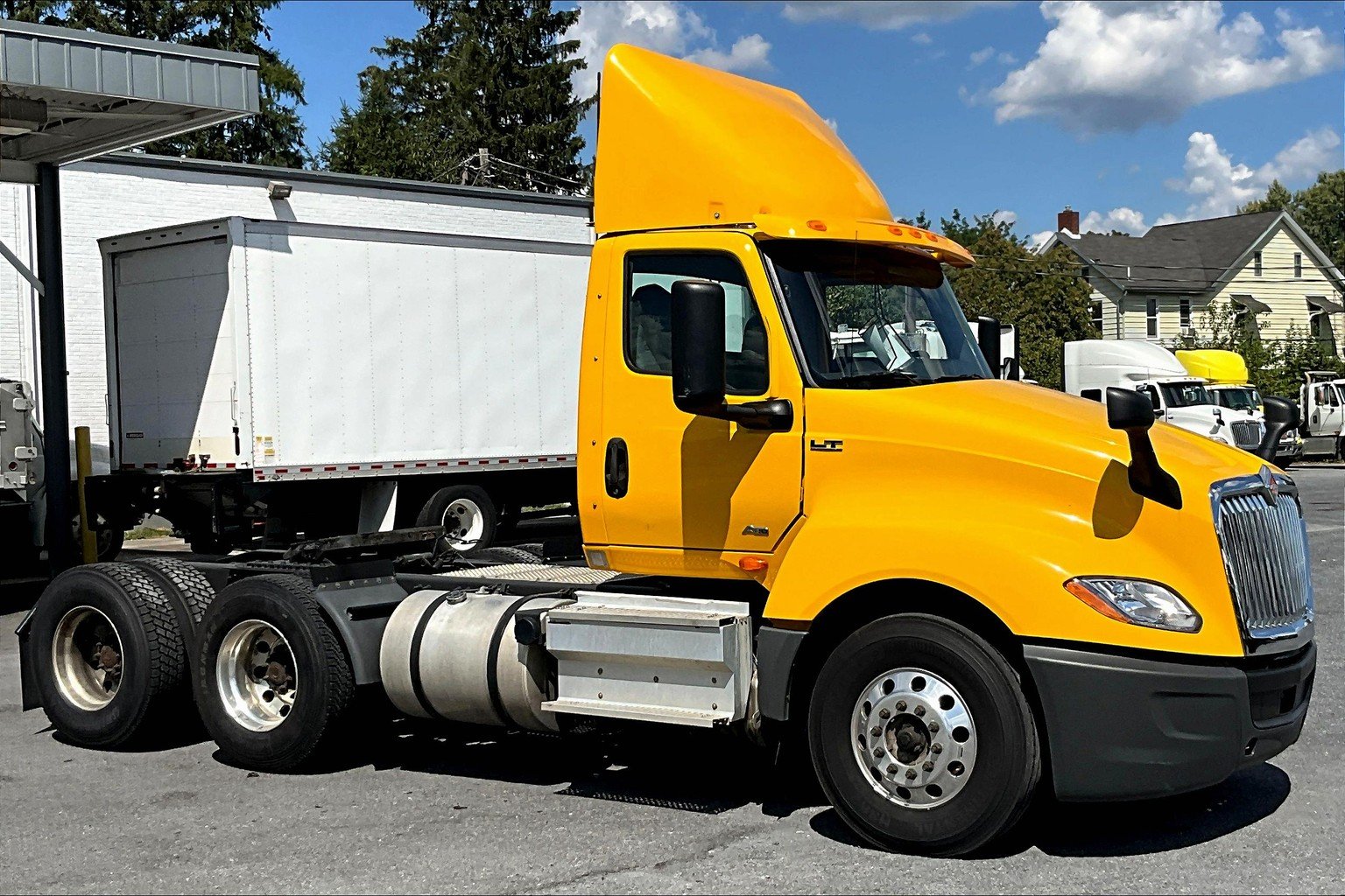 2019 INTERNATIONAL LT625 6x4 - Image 1