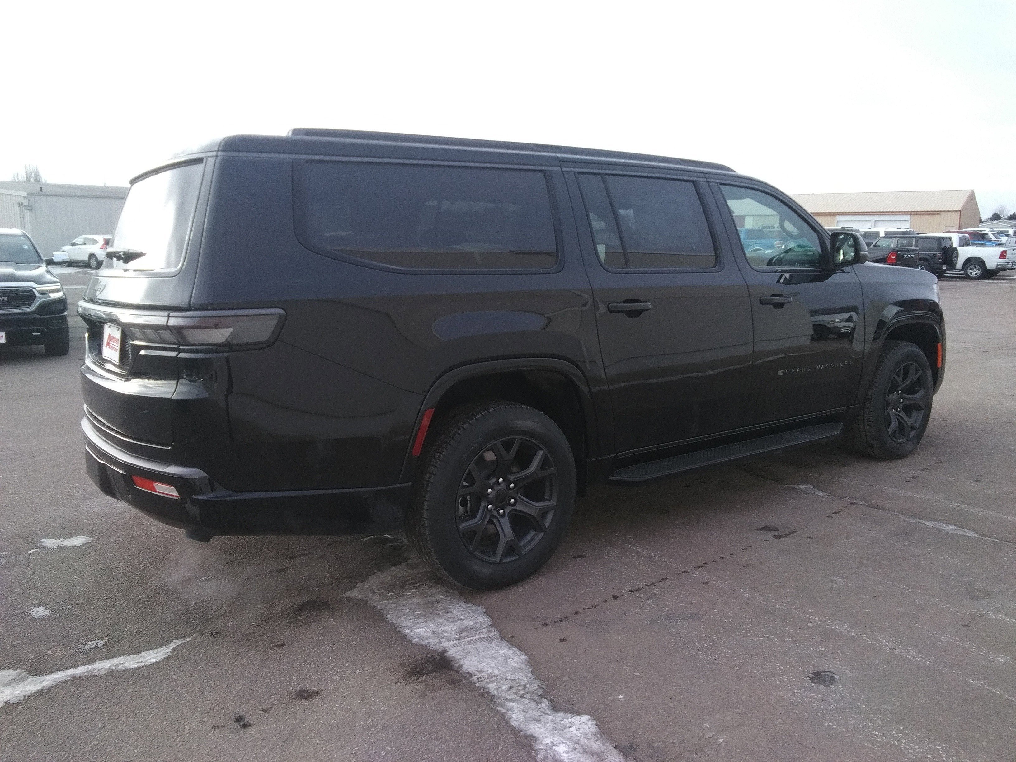 New 2026 High Gloss Black Exterior Paint Jeep Limited Altitude image 5