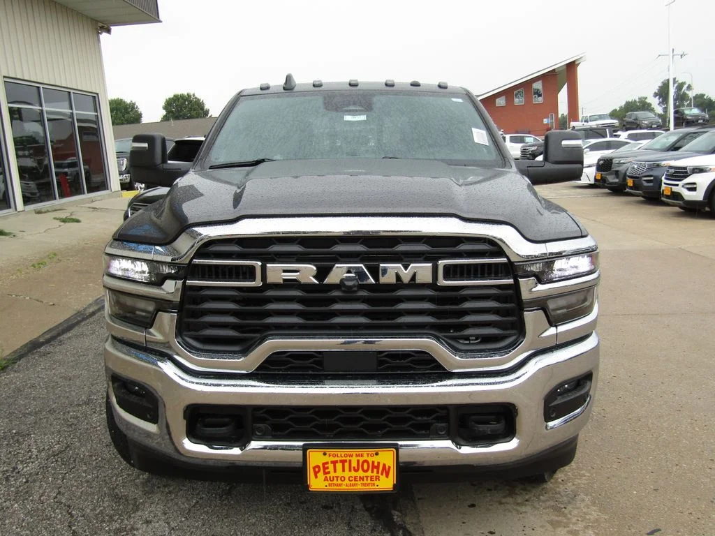 New 2026 Granite Crystal Metallic Clear-Coat Exterior Paint RAM Tradesman image 13