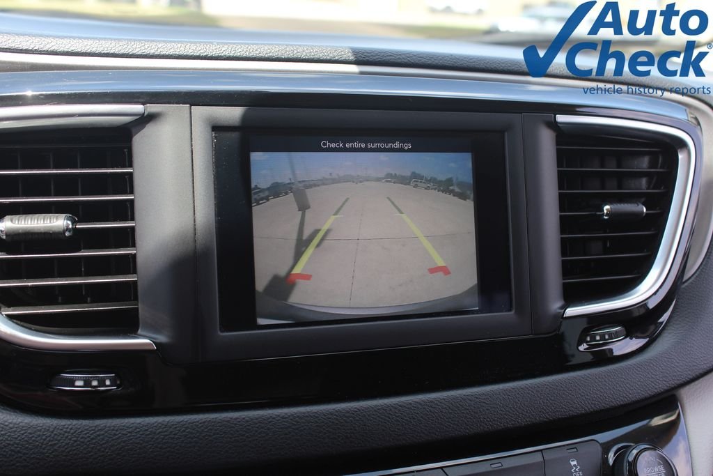 Used 2020 Silver Chrysler Touring L image 23