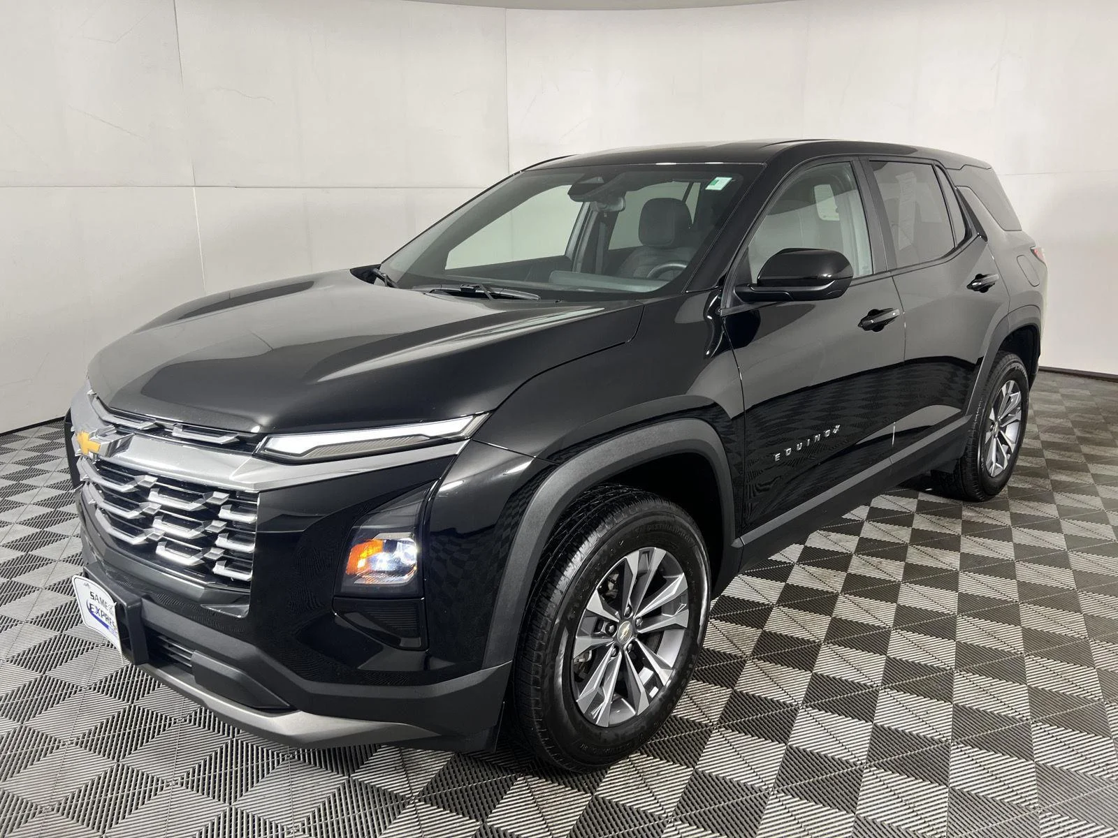 Used 2025 Mosaic Black Metallic Chevrolet FWD LT image 14