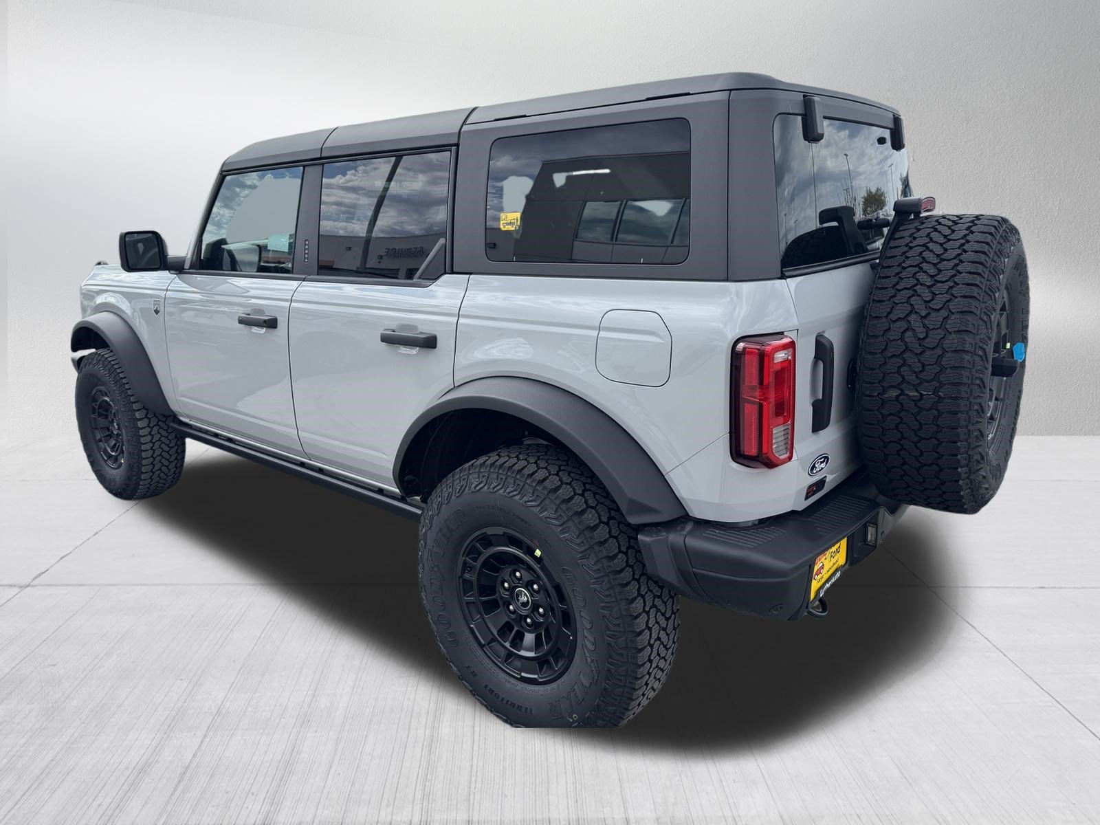 New 2026 Avalanche Gray Ford Badlands image 3