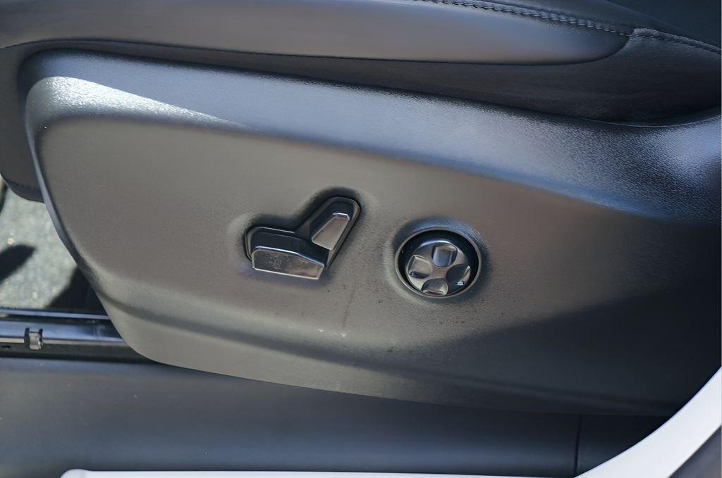 Used 2024 Silver Mist Clearcoat Chrysler Touring L image 19