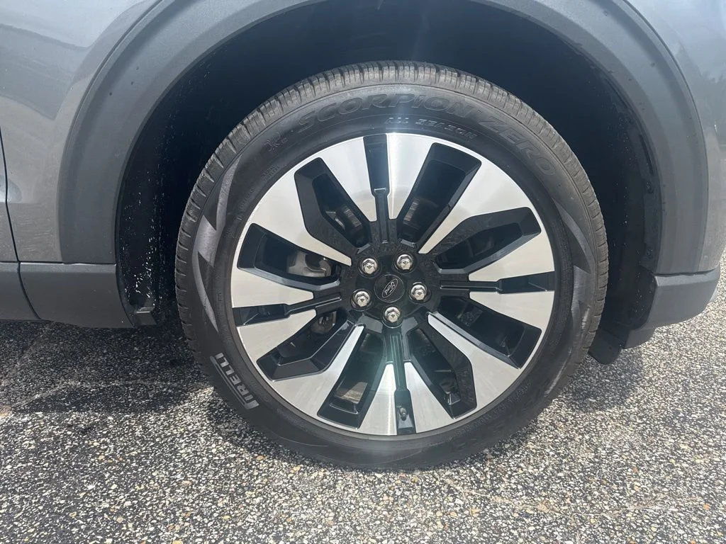 Used 2025 Gray Ford Platinum image 26
