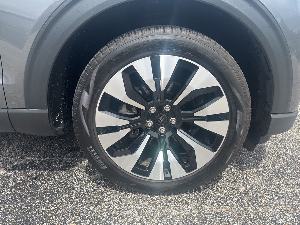 Used 2025 Gray Ford Platinum image 26
