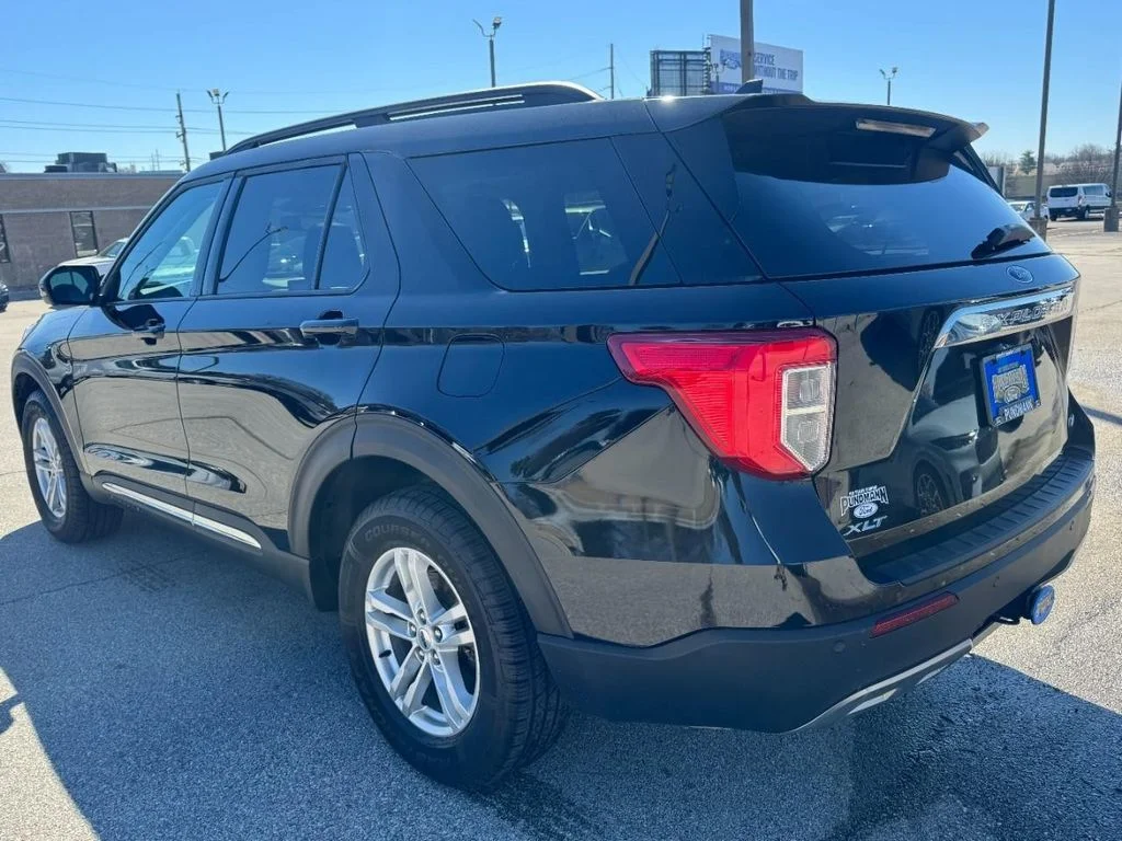 Used 2023 Agate Black Metallic Ford XLT image 5