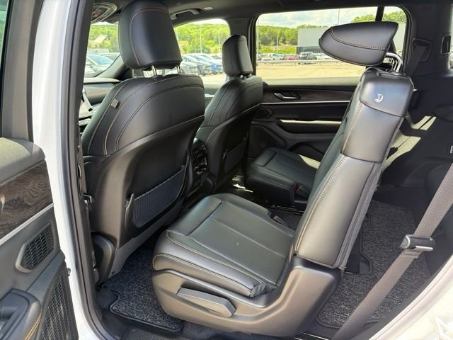New 2026 Bright White Clear-Coat Exterior Paint Jeep  image 7