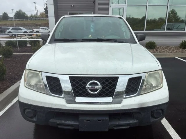 Used 2014 Glacier White Nissan S image 2