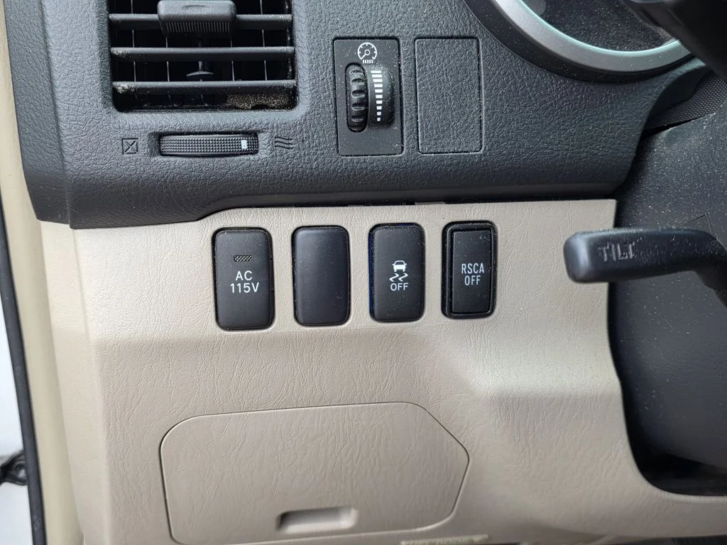 Used 2008 Silver Toyota SR5 image 21