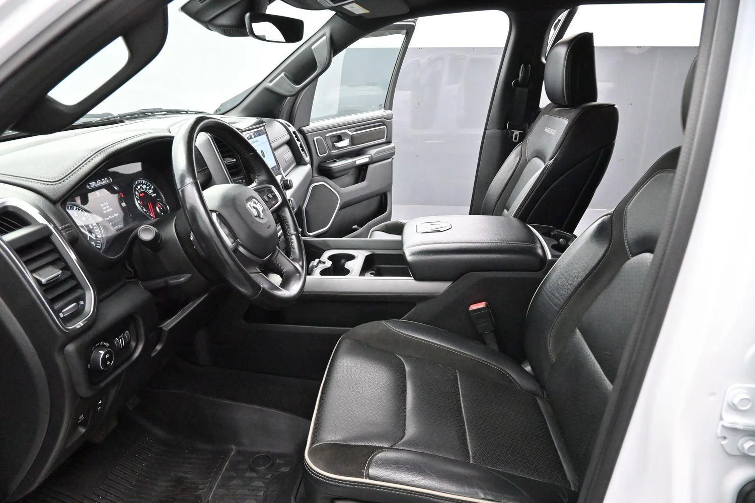 Used 2022 White Ram Laramie image 12