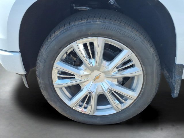 New 2026 Polar White Tricoat Chevrolet High Country image 16