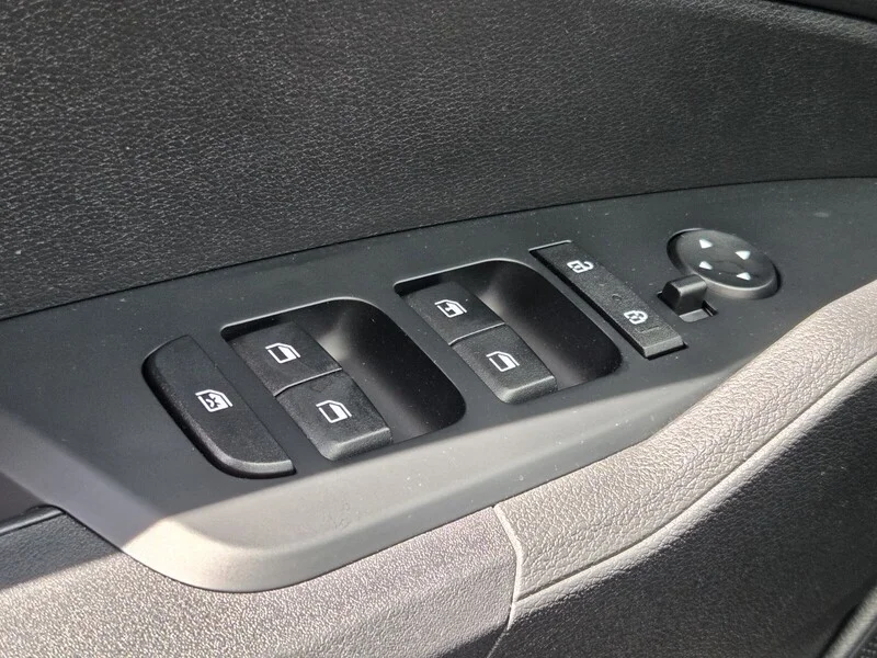 Used 2025 Snow White Pearl KIA LX image 31