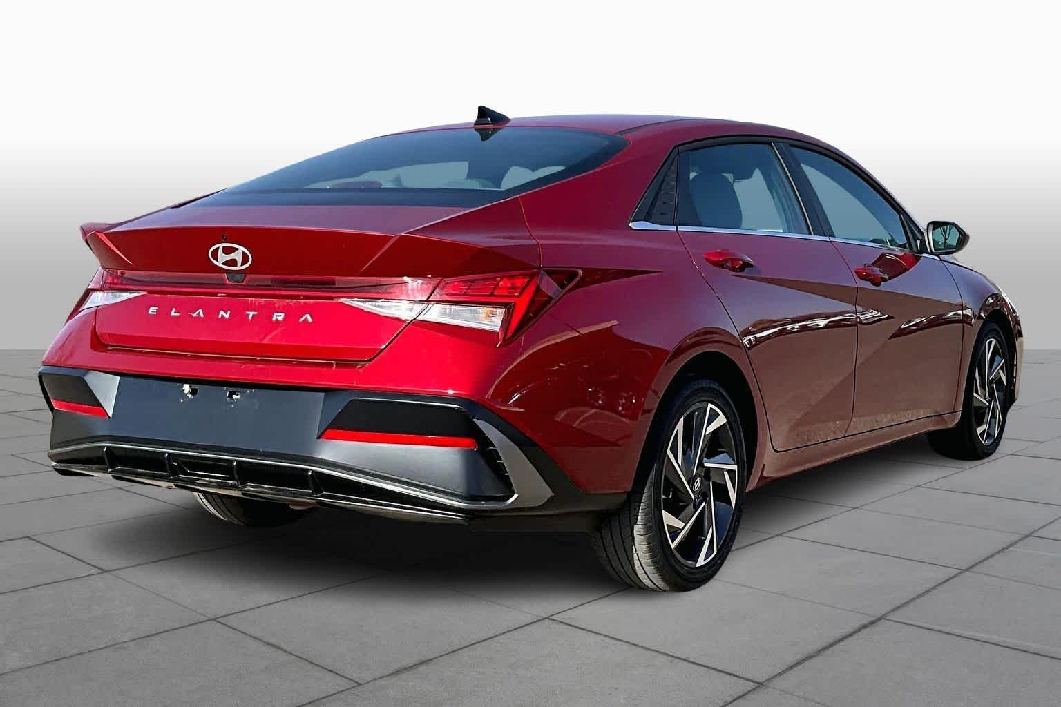Used 2025 Ultimate Red Hyundai SEL Convenience image 13