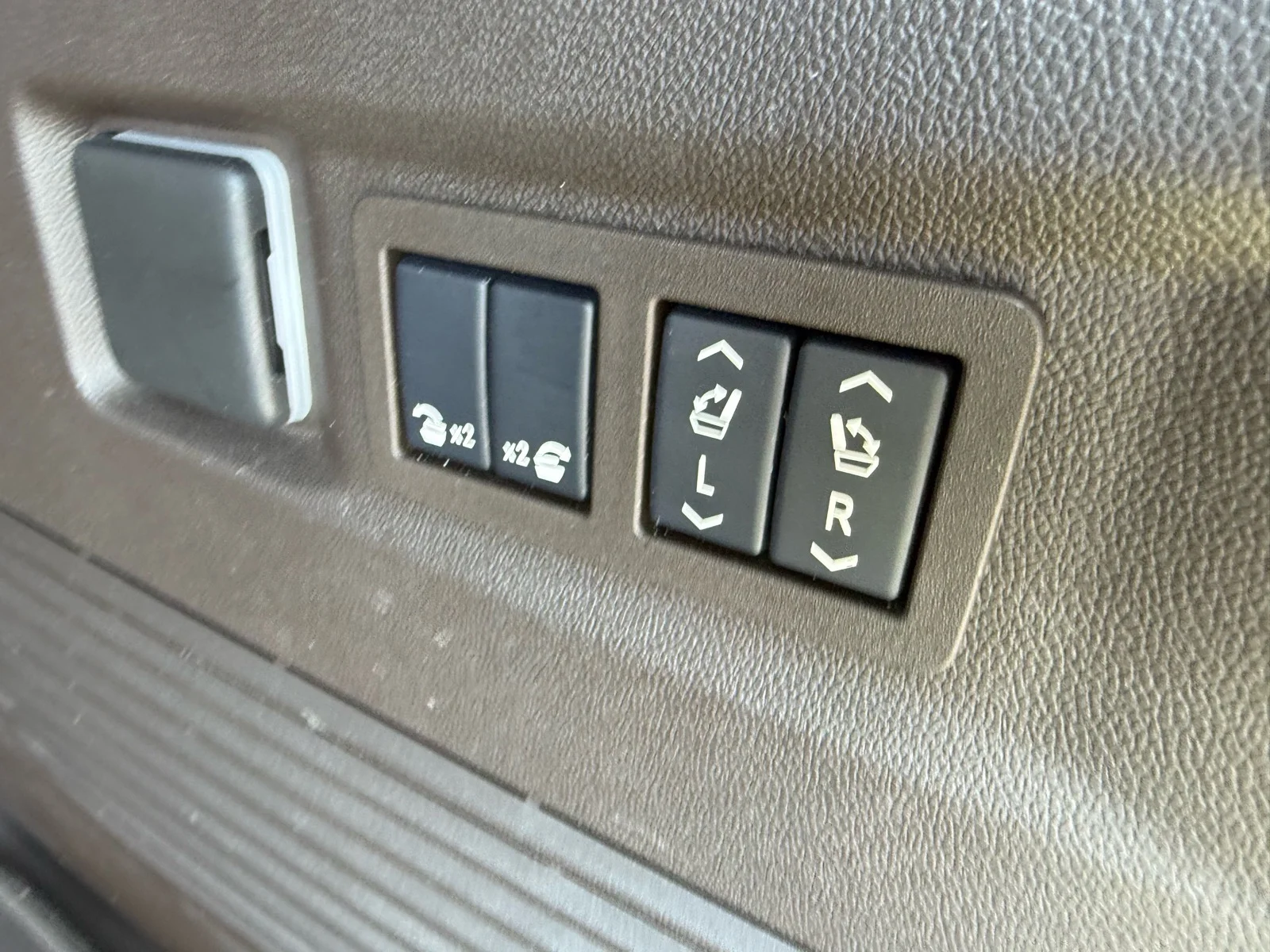 Used 2024 White Frost Tricoat GMC Denali image 18