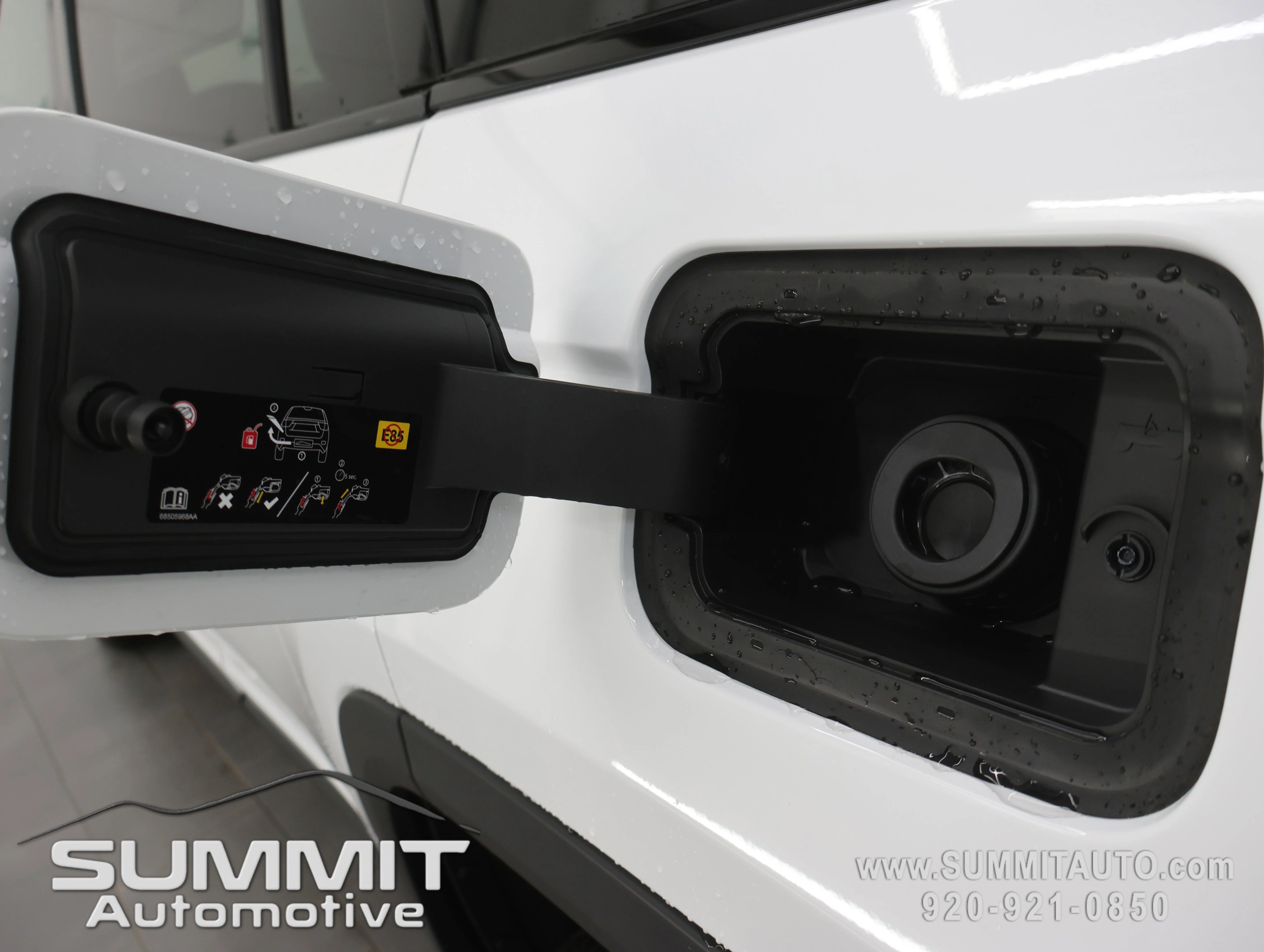 New 2026 Bright White Clear-Coat Exterior Paint Jeep Limited image 32