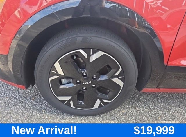 Used 2023  Kia Wind image 12