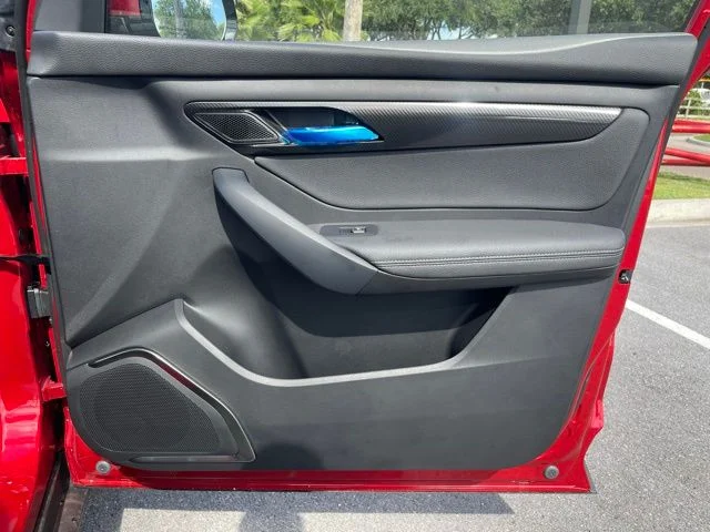 2025 VinFast VF 8 Eco - Photo 23
