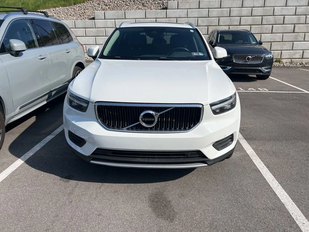 2020 Volvo XC40 T5 Momentum AWD's photo