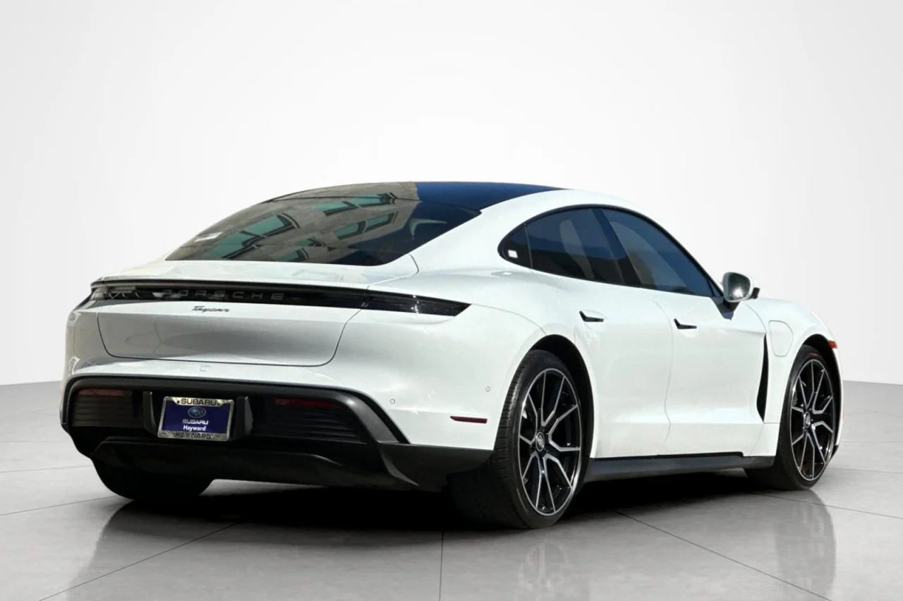 Used 2023 White Porsche Base image 5