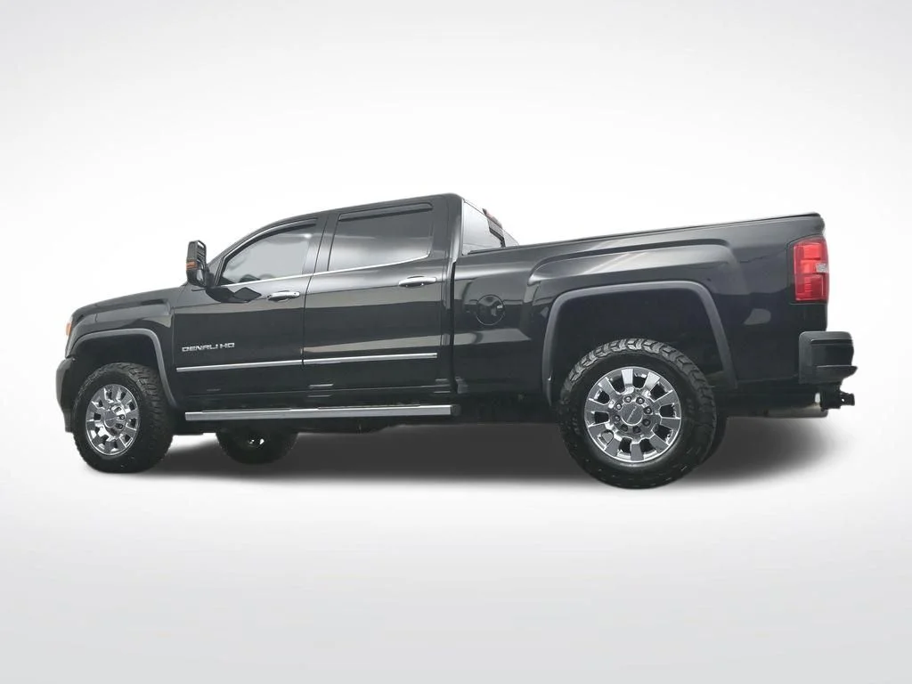 Used 2019 Black GMC Denali image 38