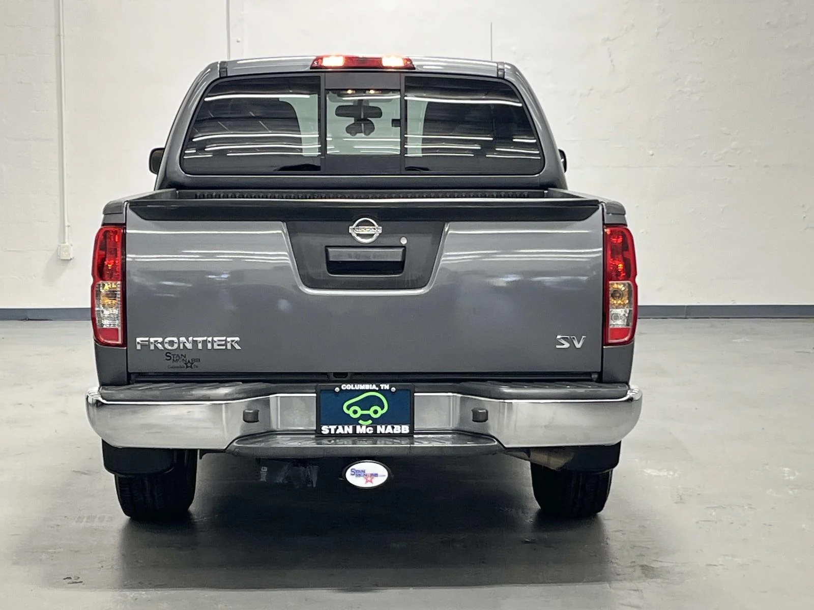 Used 2021 Gun Metallic Nissan SV 4x2 Crew Cab 3.8L V6 1 Owner image 7
