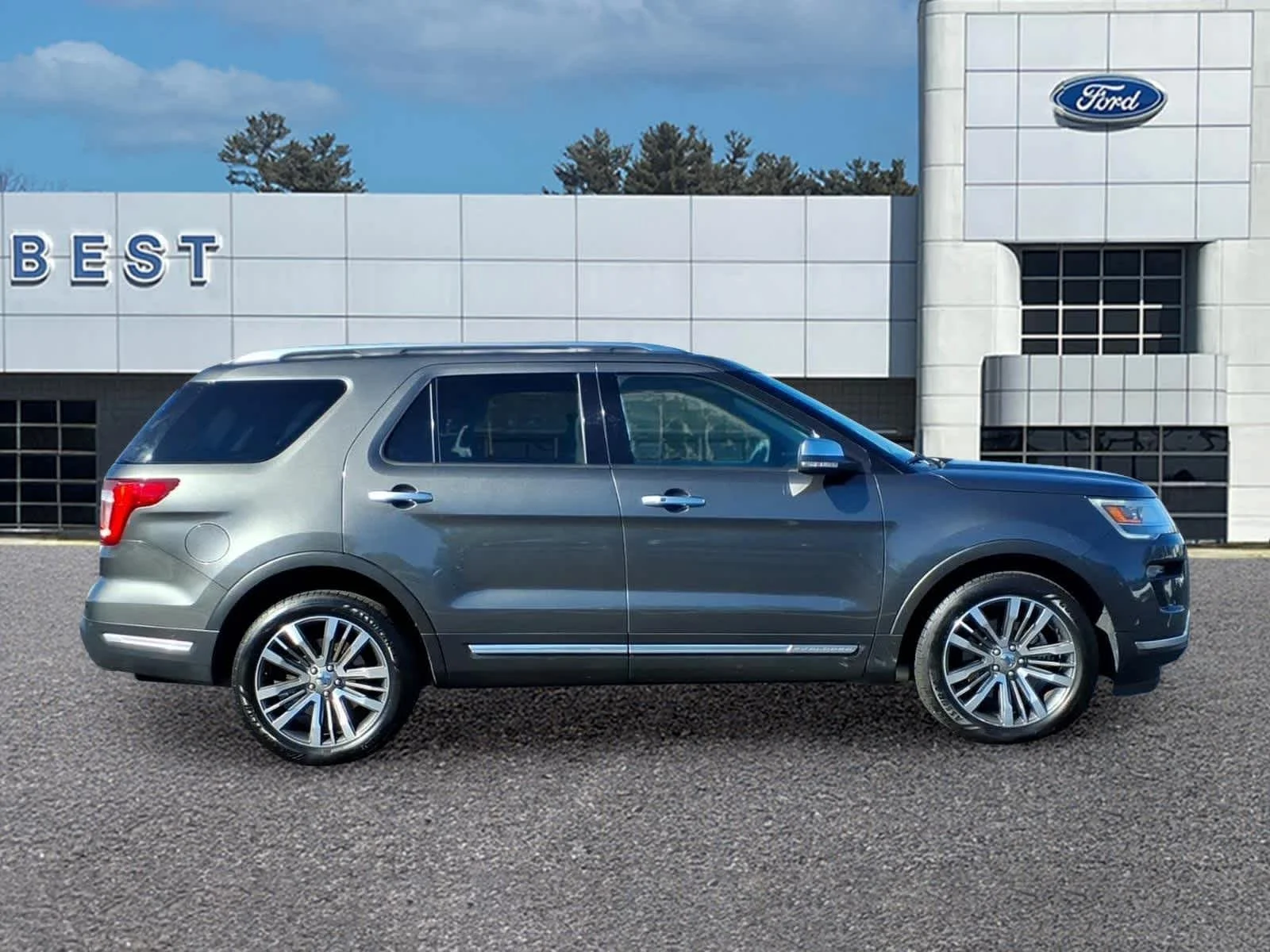 Used 2018 Magnetic Ford Platinum image 9