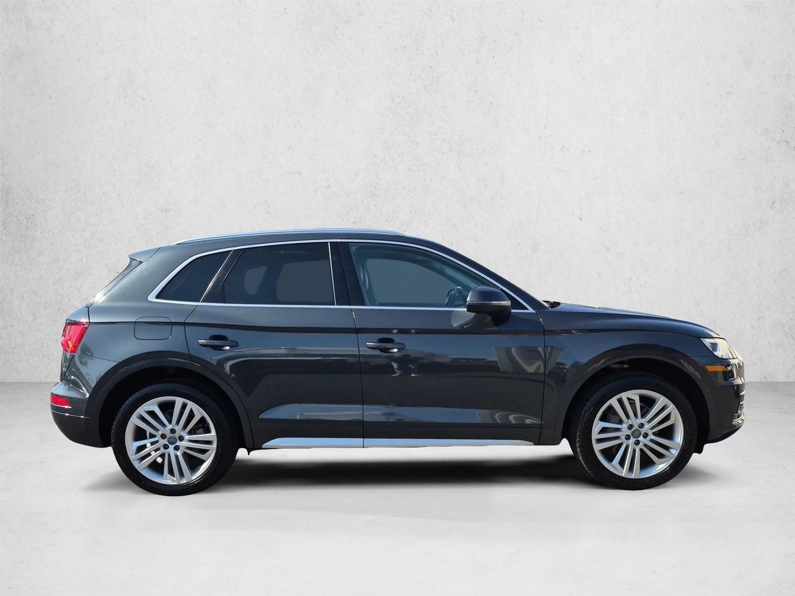 Used 2018 Silver/Gray Audi Premium Plus image 4