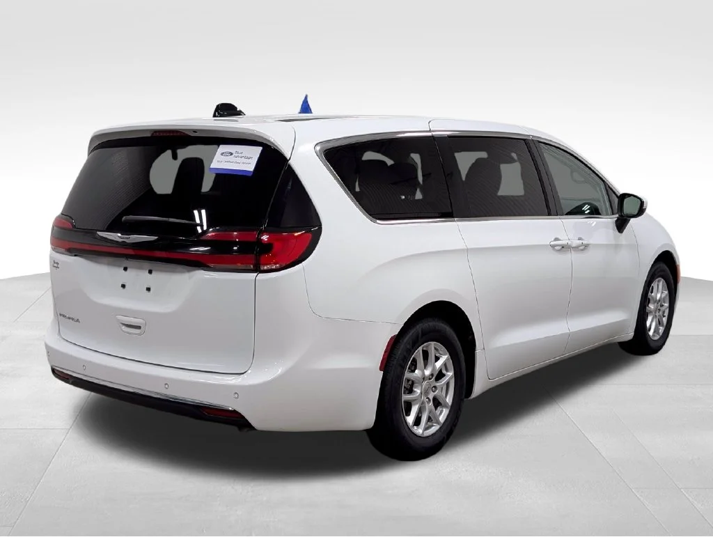 Certified Used 2023 Bright White Clearcoat Chrysler Touring L image 17